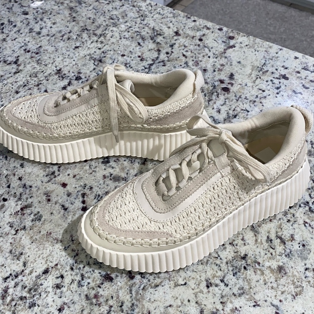 8.5 Dolce Vita shoes